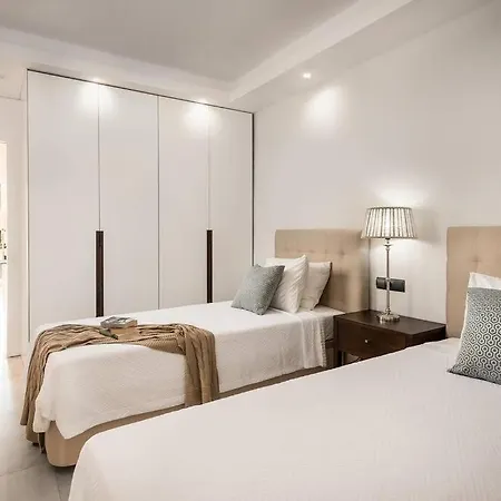 Puerto Banus Beach/alcazaba *