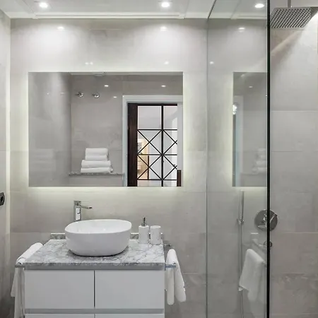 Puerto Banus Beach/alcazaba