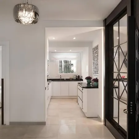 Puerto Banus Beach/alcazaba Marbella