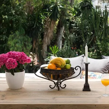 Puerto Banus Beach/alcazaba